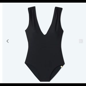 Summersalt ruched backflip black (sea urchin) in size 8